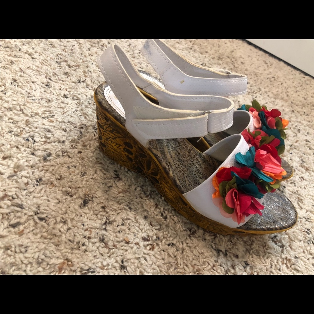Sandal - Picture 4 of 6